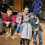 Провідала дітей, школу-інтернат та волонтерів: Чим займається Анджеліна Джолі у Львові