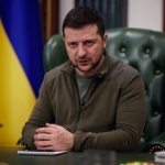 Зеленський закликав українців допомагати армії та не віддалятися від війни