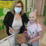 11-дівчинка з Волині, яка хворіє на рак, малює картини і допомагає українським захисникам