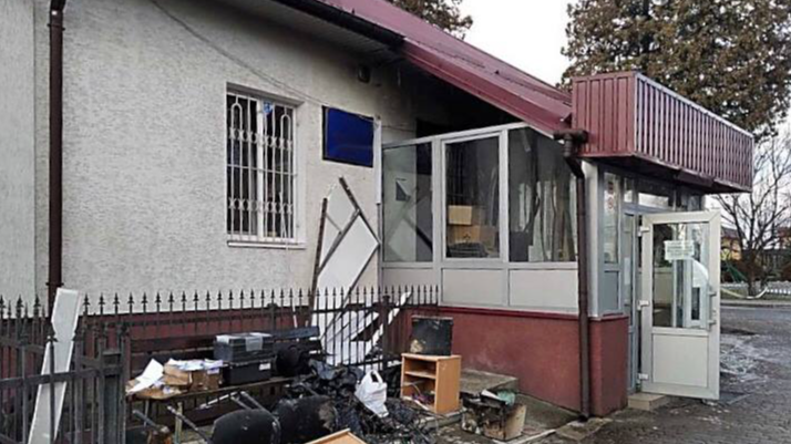 Судитимуть двох жителів Миколаєва, які кинули вибухівку у приміщення райсуду на Волині