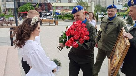 Кохання під час війни: у Луцьку одружився нацгвардієць