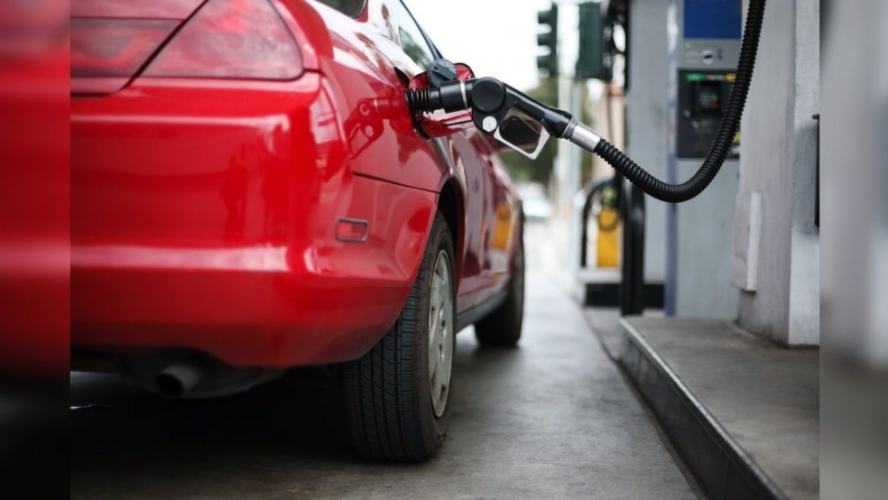 Українські АЗС змінили ціни на всі види пального: скільки тепер коштує заправитися