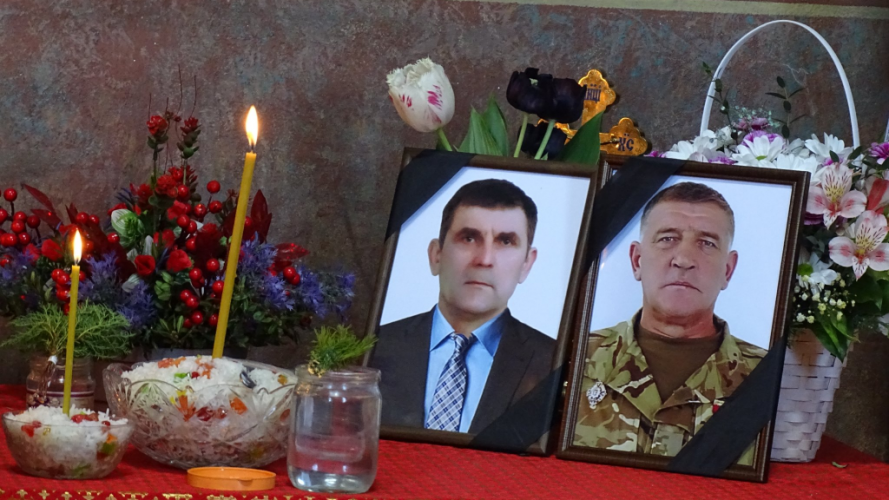 Море квітів і сліз: на Турійщині поховали двох Героїв