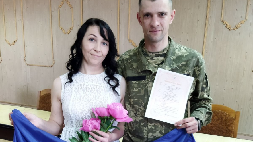 Кохання переможе війну: Військовослужбовець приїхав з передової на Волинь, щоб одружитися